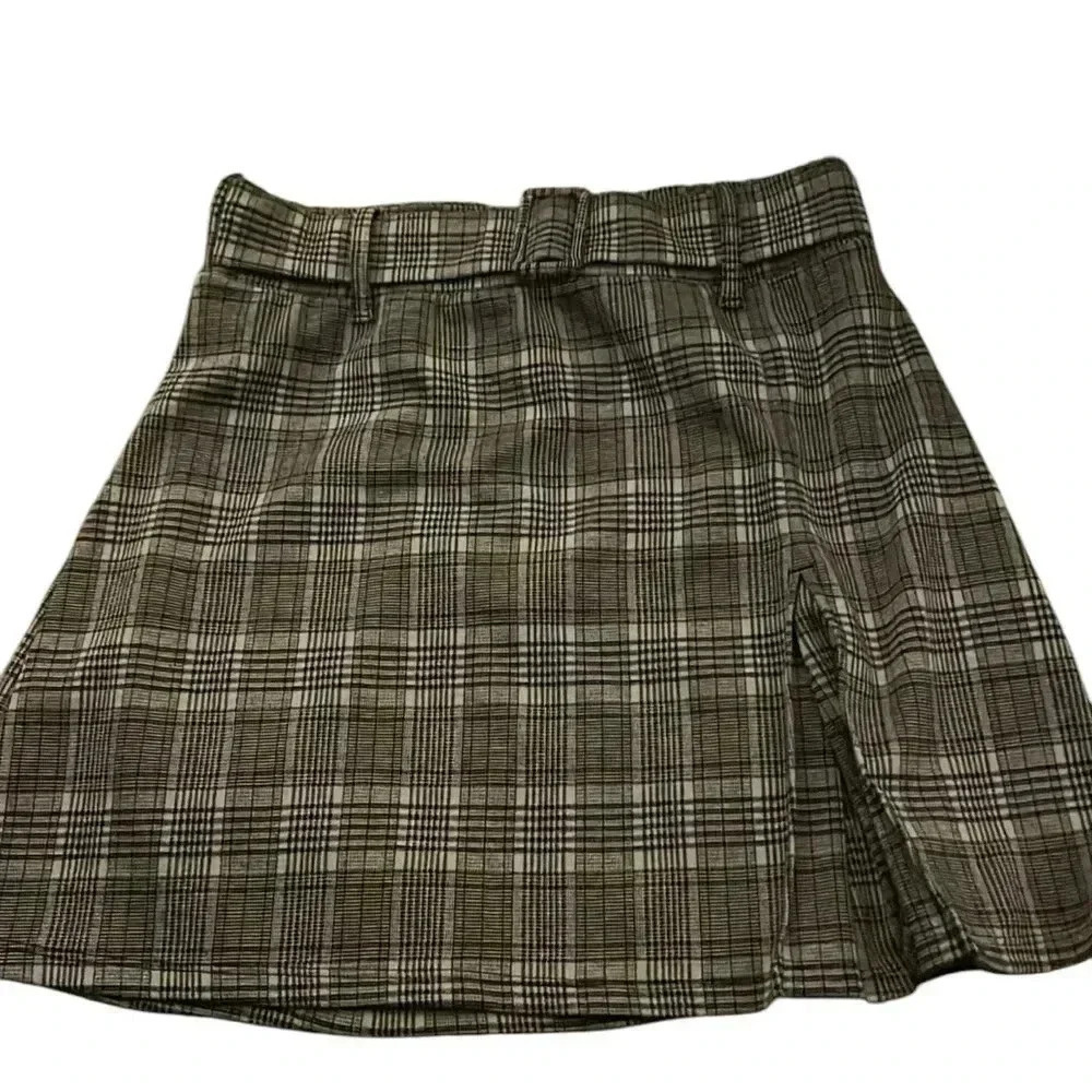 So pleated skirt